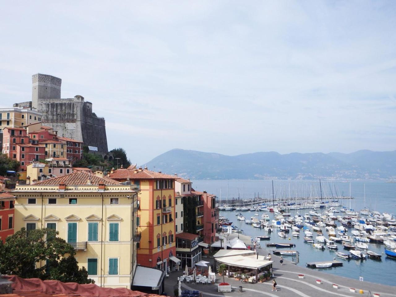 Lägenhet på 35 m² i Lerici, med 1 sovrum och 1 badrum  Lägenhet Exteriör bild