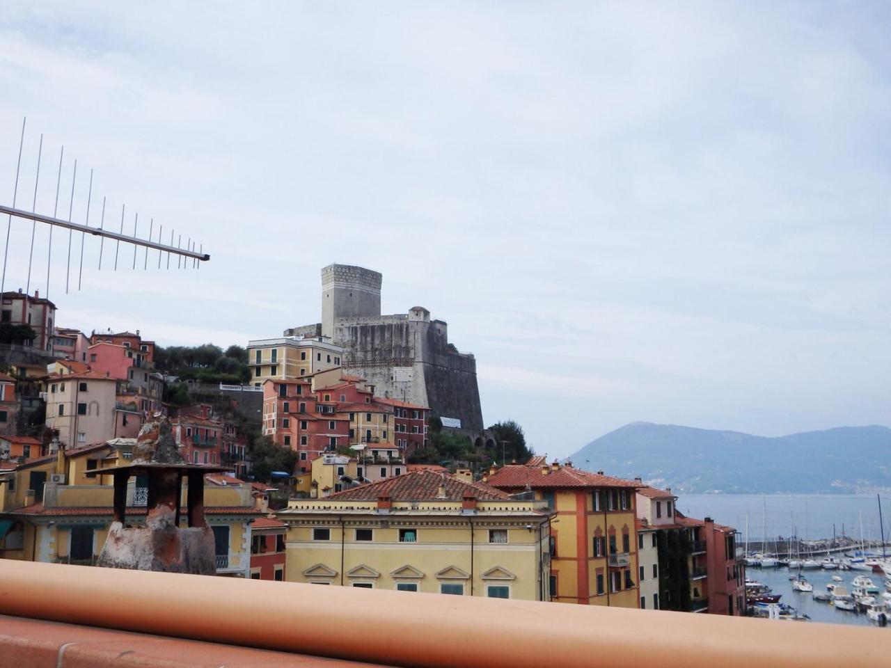 Lägenhet på 35 m² i Lerici, med 1 sovrum och 1 badrum  Lägenhet Exteriör bild